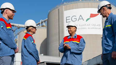 EGA chief executive Abdulnasser Bin Kalban (centre) greets Alcoa’s executive vice president and chief commercial officer Kelly Thomas (second from left) and Alcoa vice president of sales for bauxite and alumina Ben Lindsey at Al Taweelah alumina refinery in Abu Dhabi. At far right is EGA chief supply chain and business development dfficer Simon Storesund. (Photo: Business Wire).