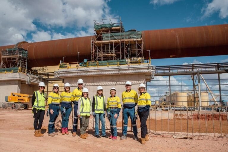 ) Lynas Rare Earths workers with US Ambassador Caroline Kennedy and US Consul General Siriana Nair at Mt Weld.