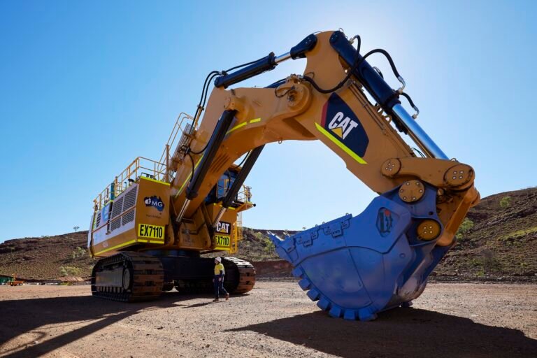 Digger at Fortescue’s Iron Bridge operation.