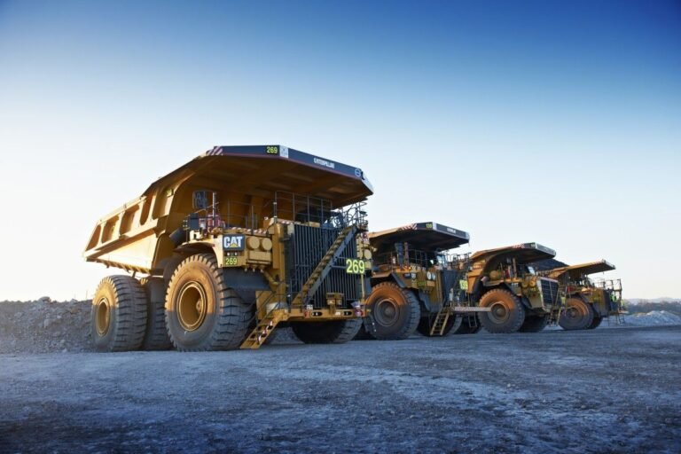 (Image source: Glencore) Glencore Australia coal trucks.