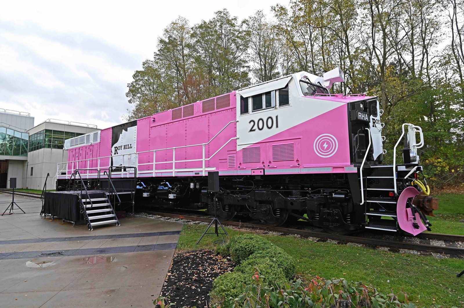 Wabtec-Roy Hill partner on the FLXdrive battery locomotive.