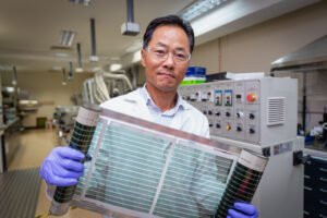 Lead author and CSIRO principal research scientist Dr Doojin Vak.