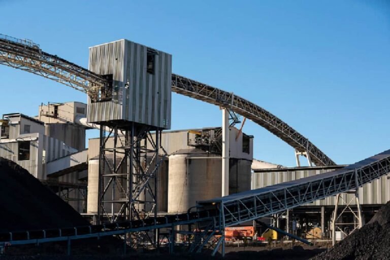 (Image source: Sout32) Illawarra was sold to an entity owned by Golden Energy and Resources and M Resources for $1.98b (US$1.3b).