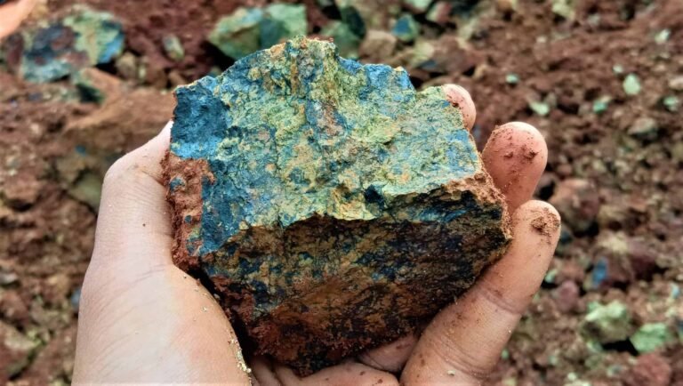 Concentrate grades of up to 69.9% iron and less than 2% silica and alumina were achieved.