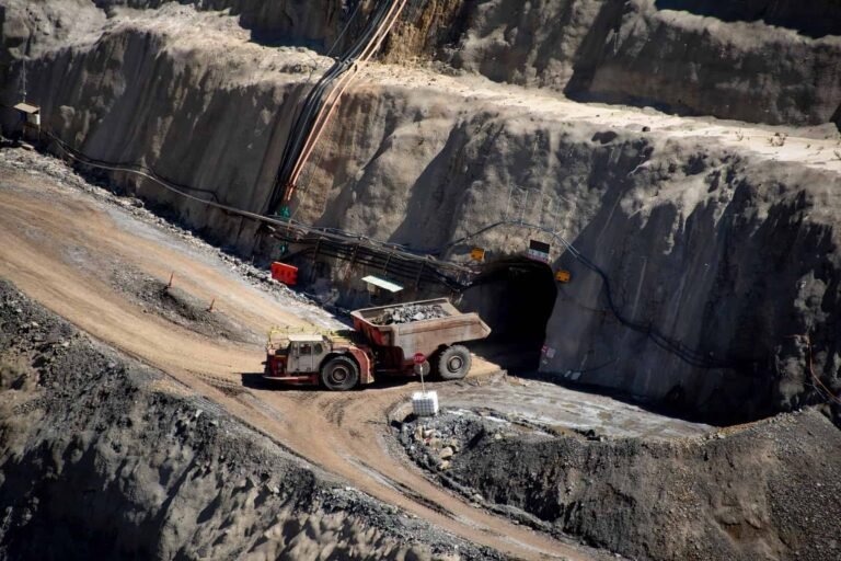 The contract involves delivering the 3km underground link drive for the Jericho and Eloise decline.