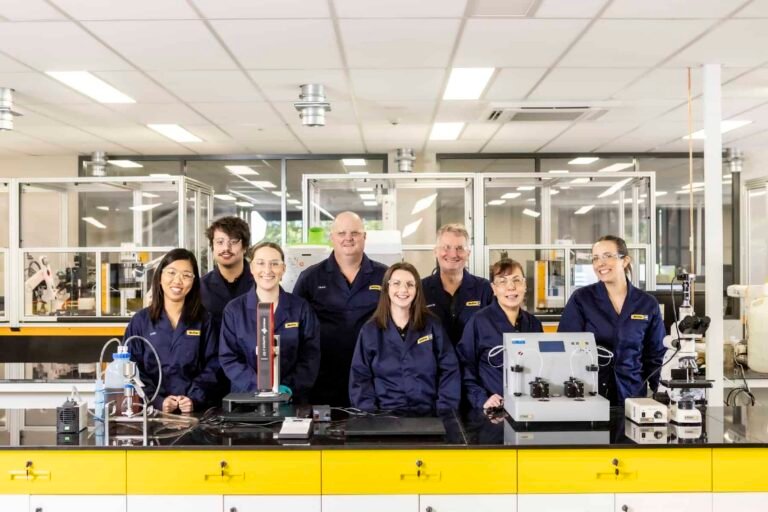 (Image source: WesTrac) The WesTrac NSW fluid sampling team.