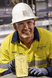 (Image source: Bellevue Gold) Mr Stralow with the first gold bar from Bellevue.
