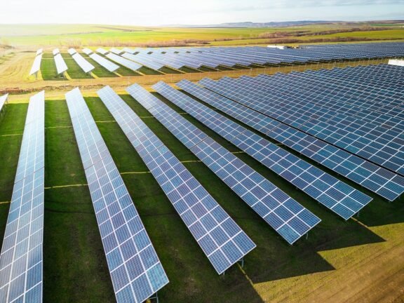 The solar farm is expected to generate up to 6GW of renewable energy.