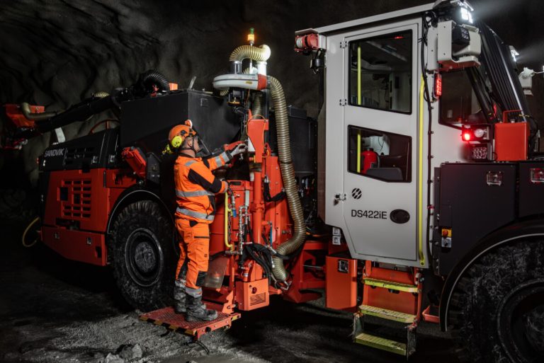 Sandvik’s world first battery-powered cable bolter